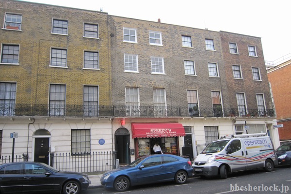 North Gower Streetにある、BBC「SHERLOCK」の221Bベイカーストリート　建物(2010年12月)