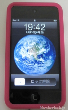 ピンクの(カバーをかけた)iPod Touch