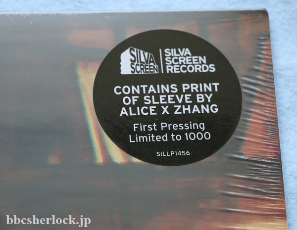 初回盤1000枚限定で、Alice X Zhangによるジャケットスリーブのプリント封入